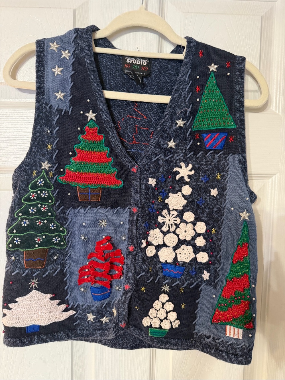 Vintage 1990’s Embroidered Holiday Sweater Vest Excellent Condition Size Medium